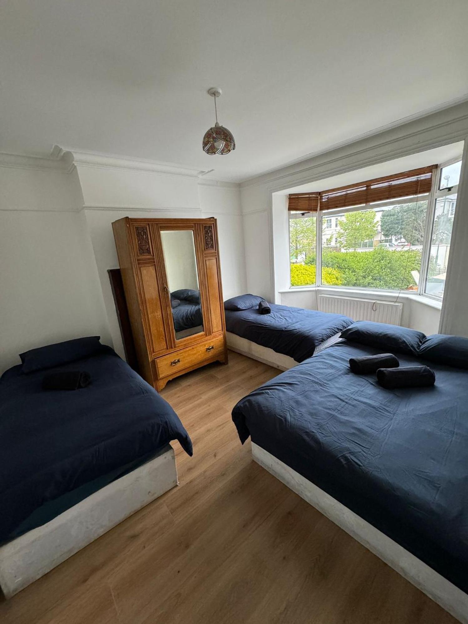 Big Family Room In Room At 2 Iveragh Rd-4 Dublin Exterior foto
